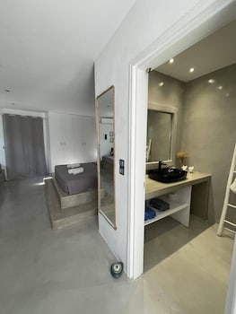 zoumis residence
