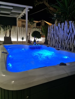zoumis residence