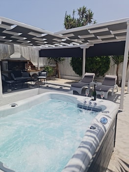 zoumis residence