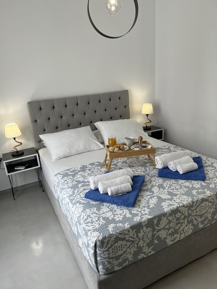 zoumis residence