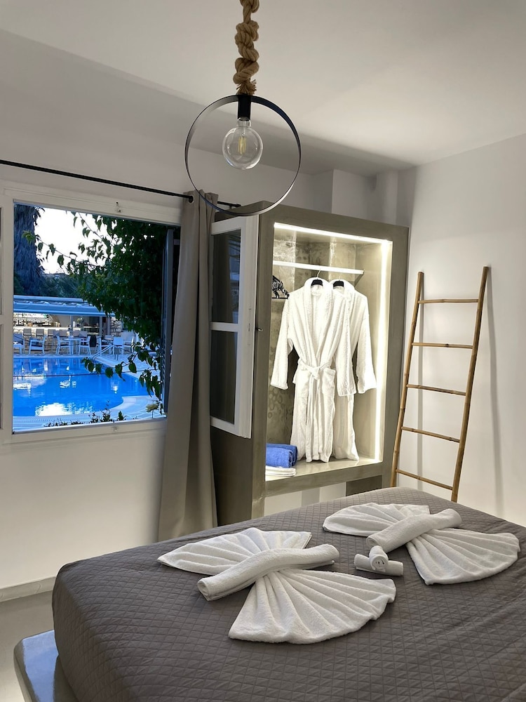 zoumis residence