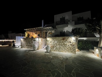 zoumis residence