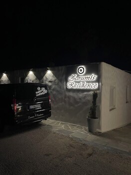 zoumis residence