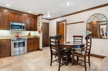 Westwind 207 2Bd 2Ba Plat Condo,United States Of America>>Vail,2.5 star