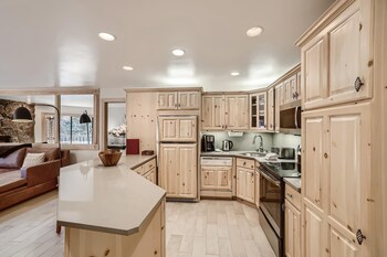 westwind 307 2bd 2ba platinum condo in lionshead village