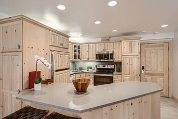 westwind 307 2bd 2ba platinum condo in lionshead village
