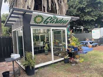 B-Love's Guest House,Oakland>>Alameda,2 star