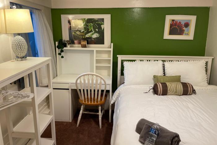 b loves guest house