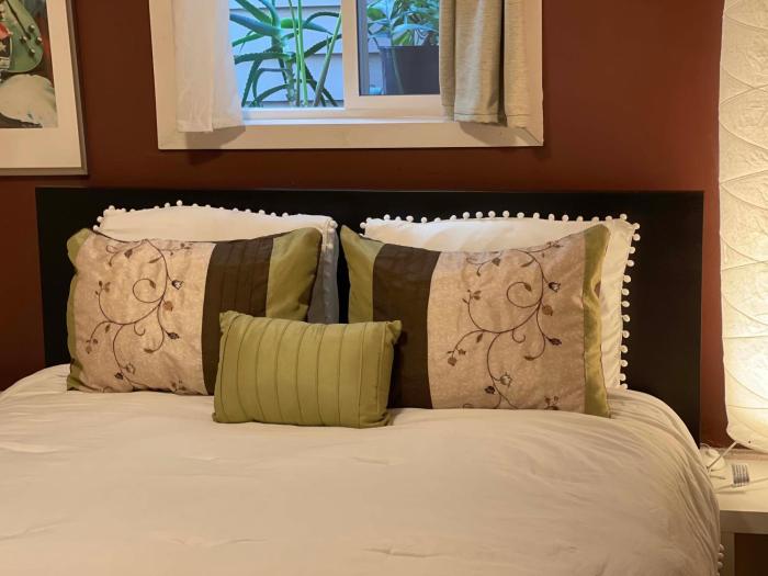 b loves guest house