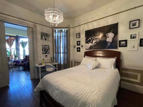 b loves guest house
