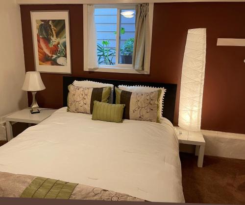 b loves guest house