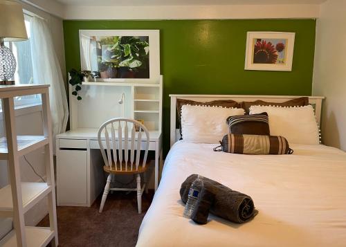 b loves guest house