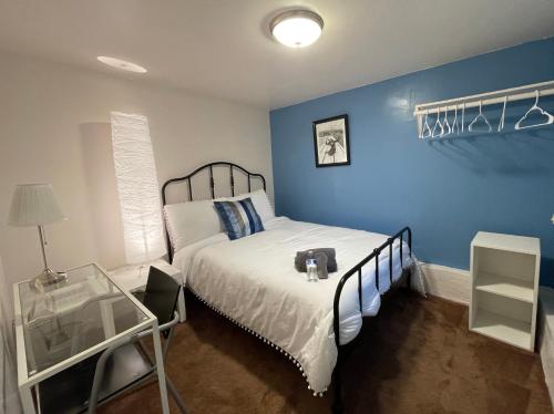 b loves guest house