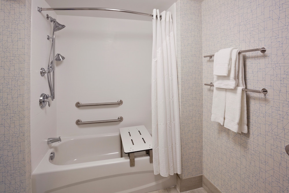 holiday inn express roseville st paul by ihg