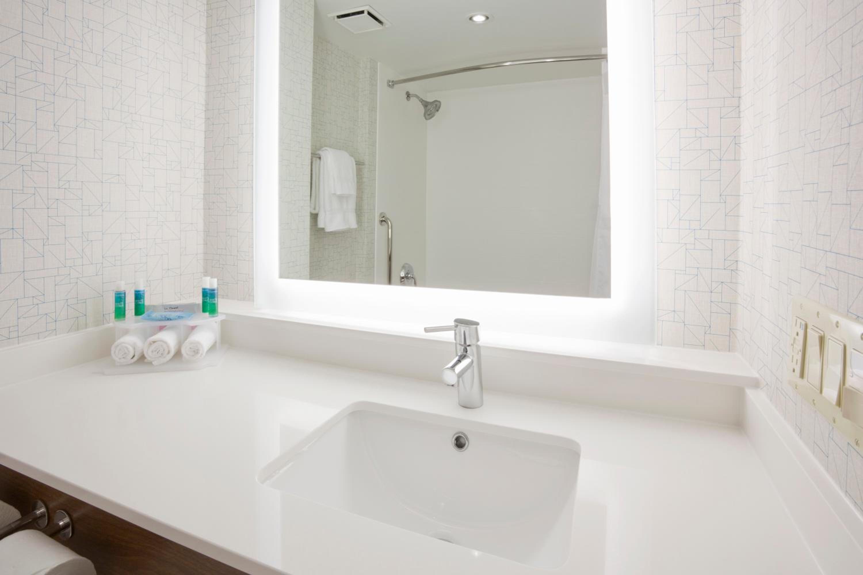 holiday inn express roseville st paul by ihg