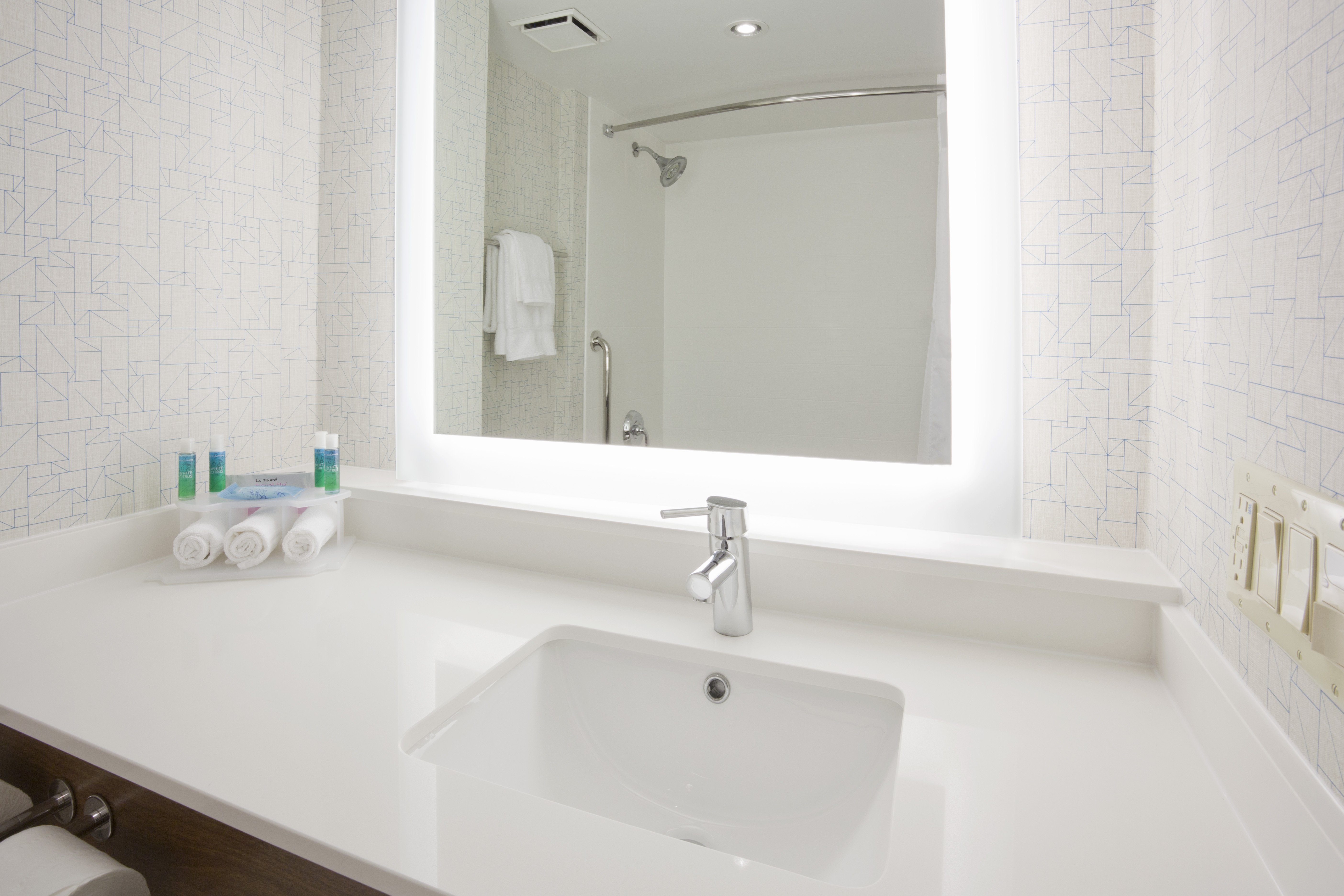 holiday inn express roseville st paul by ihg