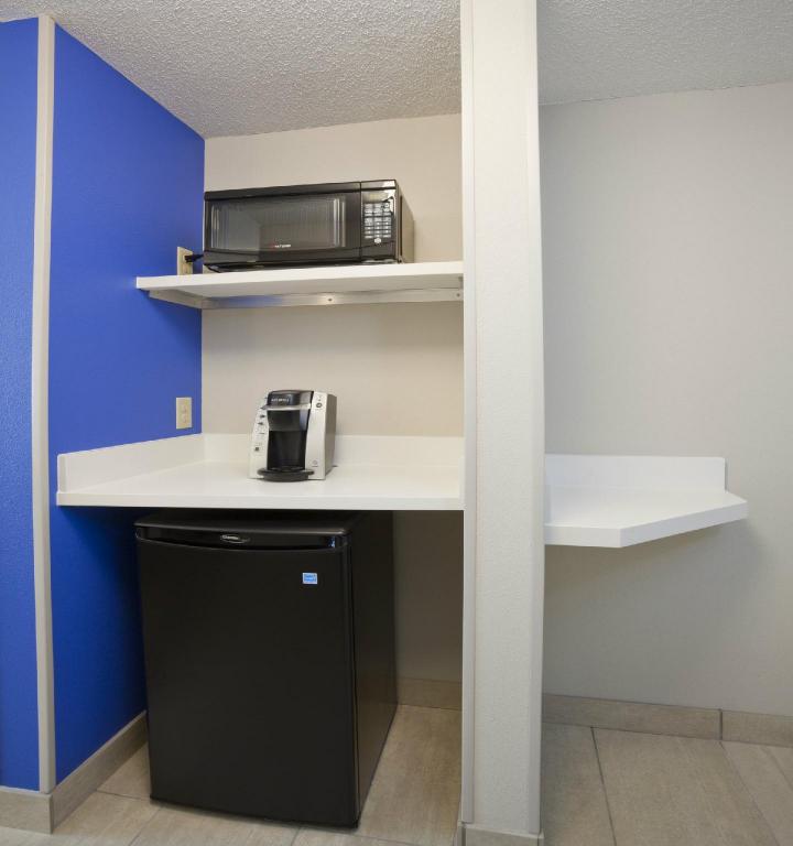 holiday inn express roseville st paul by ihg