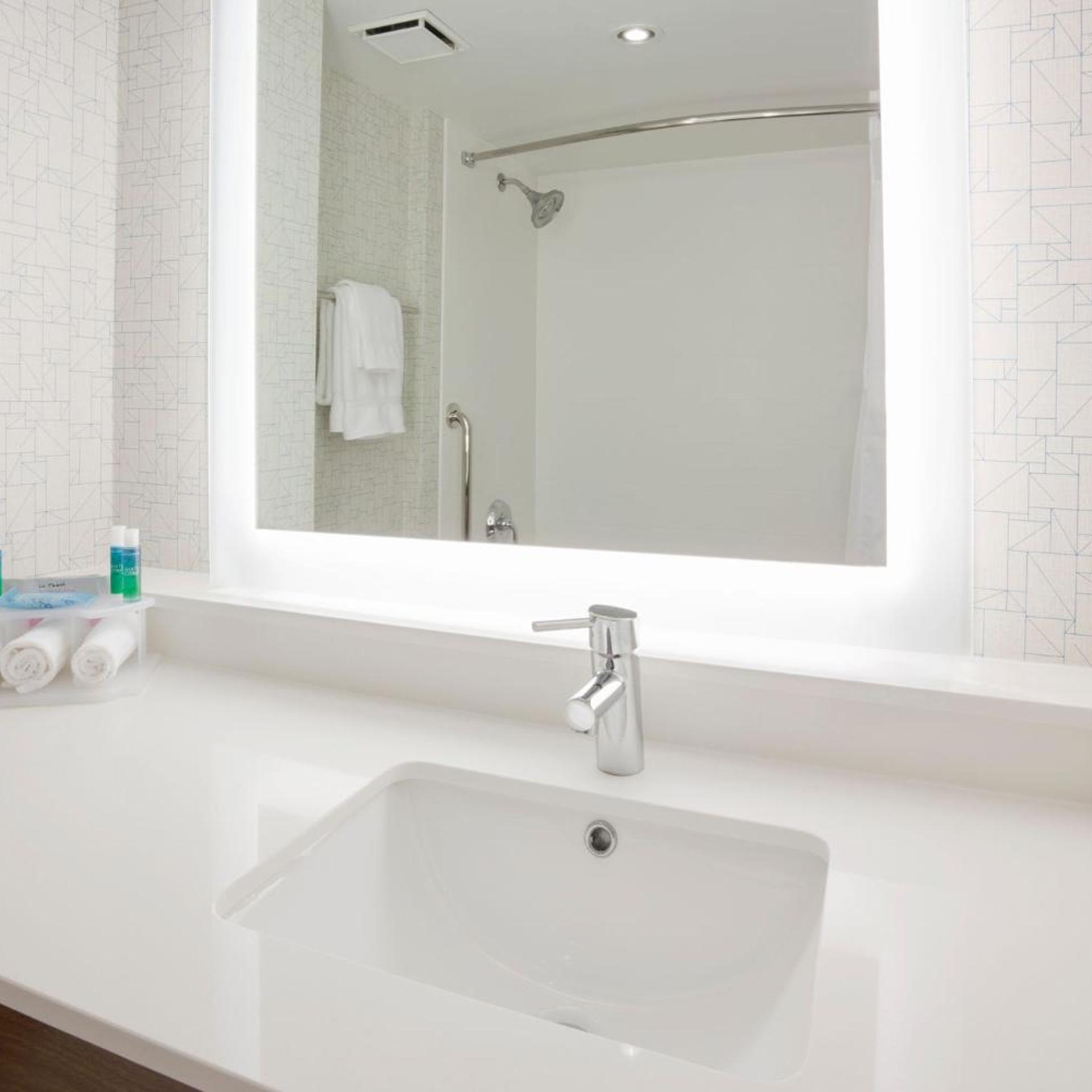 holiday inn express roseville st paul by ihg