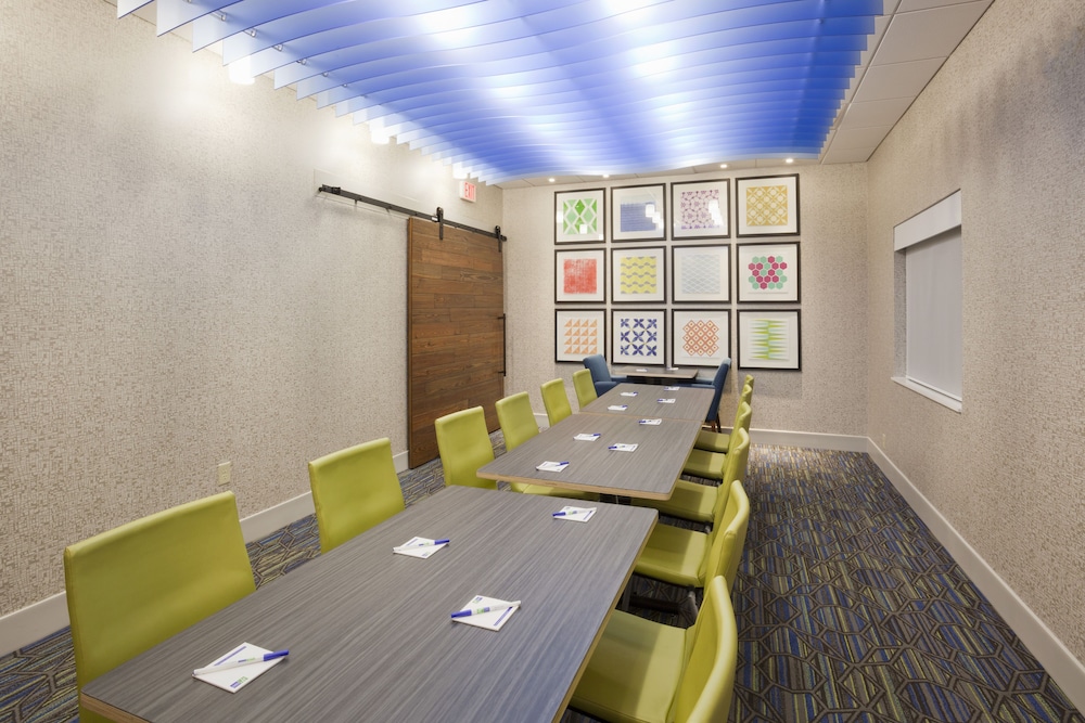 holiday inn express roseville st paul by ihg