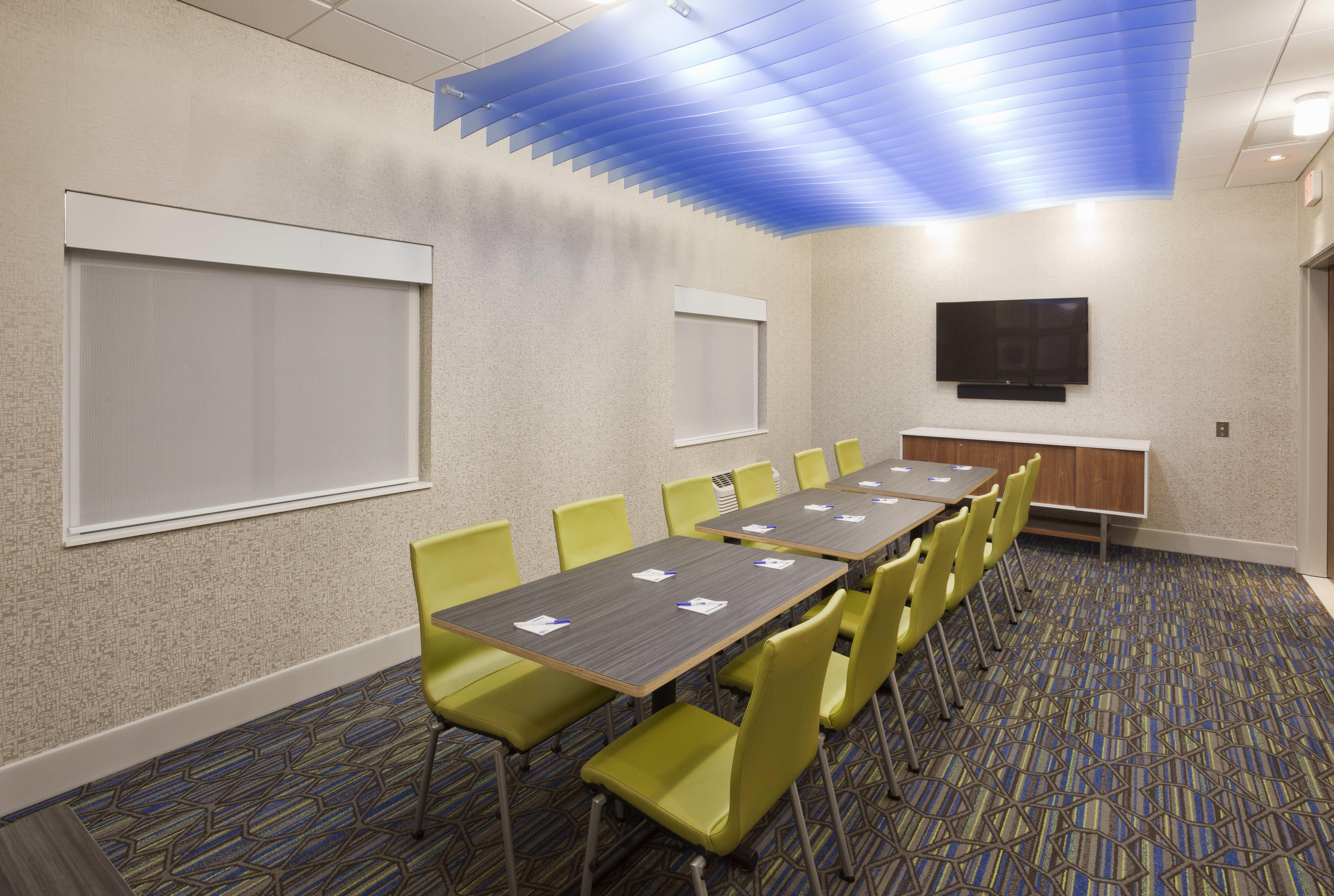 holiday inn express roseville st paul by ihg