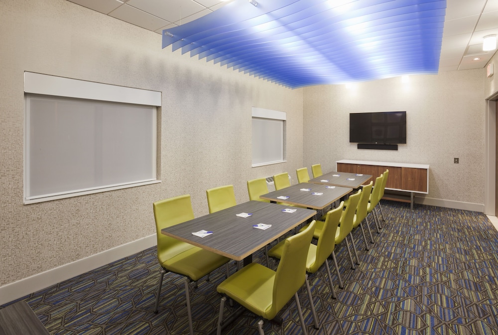 holiday inn express roseville st paul by ihg