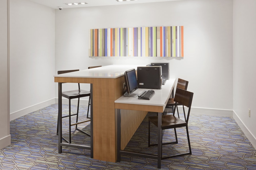holiday inn express roseville st paul by ihg