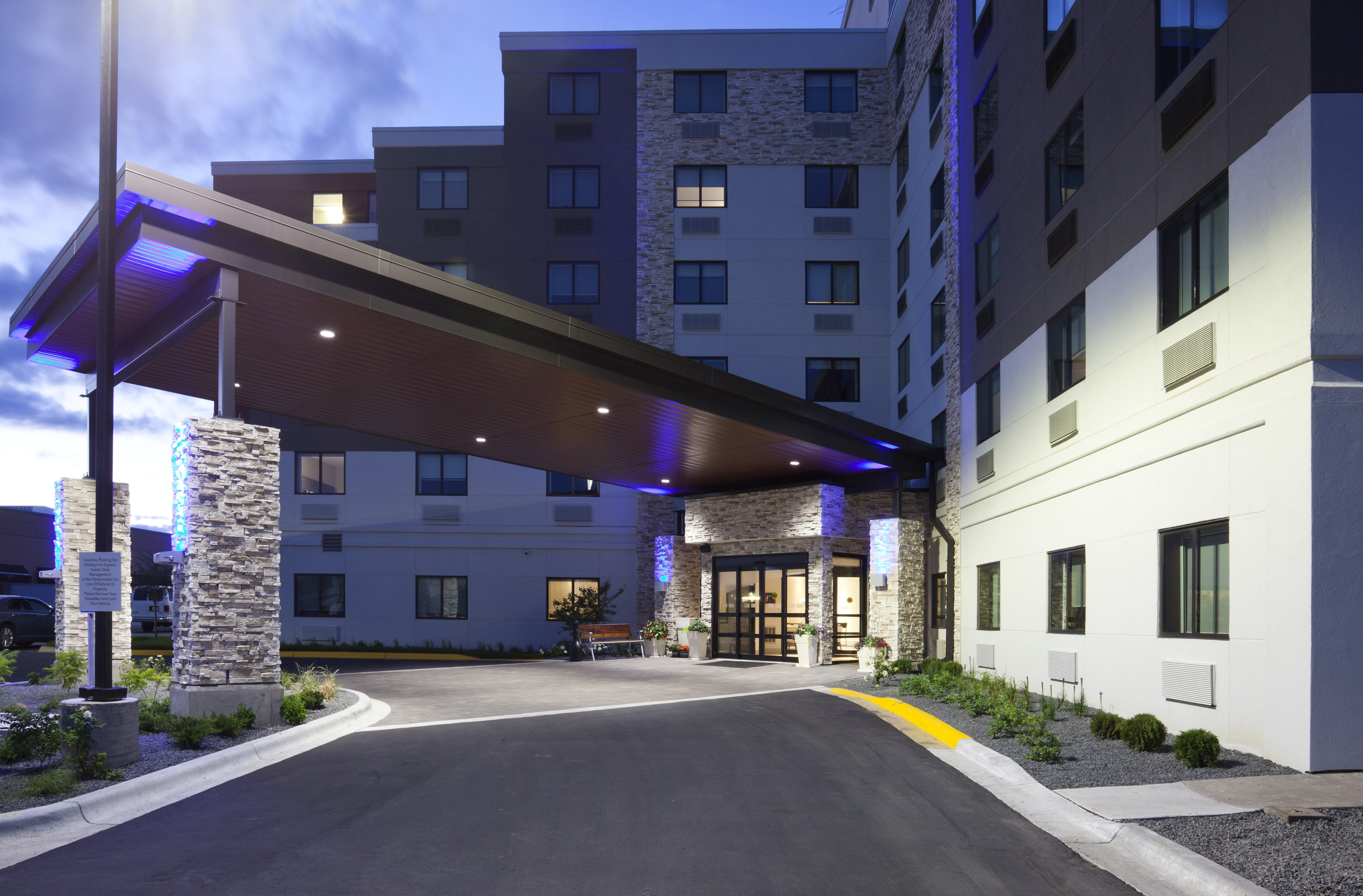 holiday inn express roseville st paul by ihg