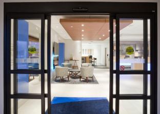 holiday inn express roseville st paul by ihg