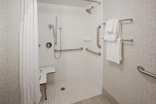 holiday inn express roseville st paul by ihg