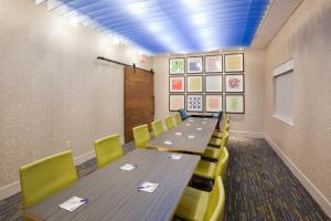 holiday inn express roseville st paul by ihg