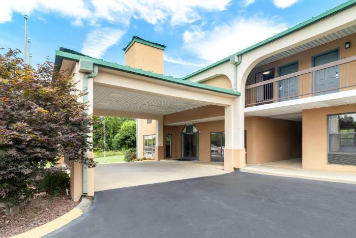 quality inn russellville