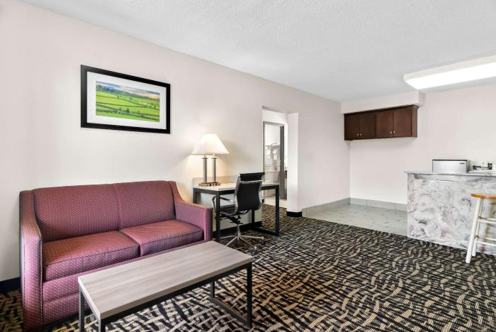 quality inn russellville