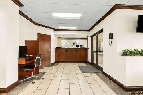 Quality Inn Russellville,Logan County>>Hopkinsville,2 star