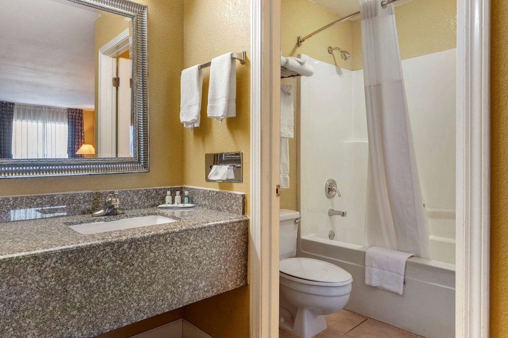 quality inn russellville i 40