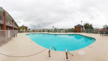quality inn russellville i 40