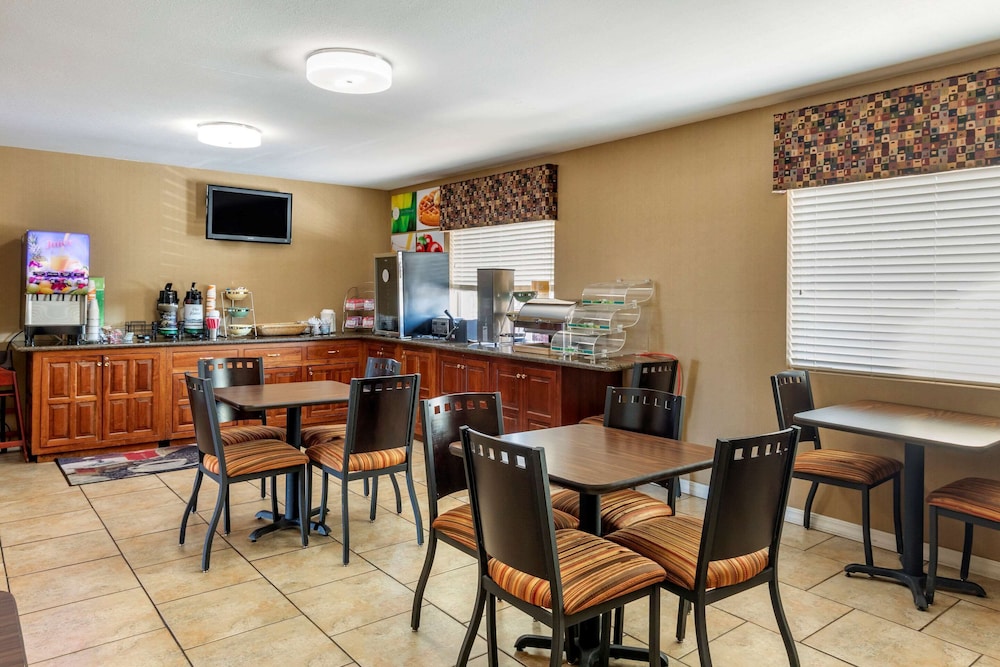 quality inn russellville i 40