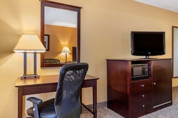quality inn russellville i 40