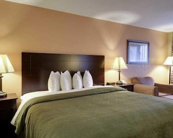 quality inn russellville i 40