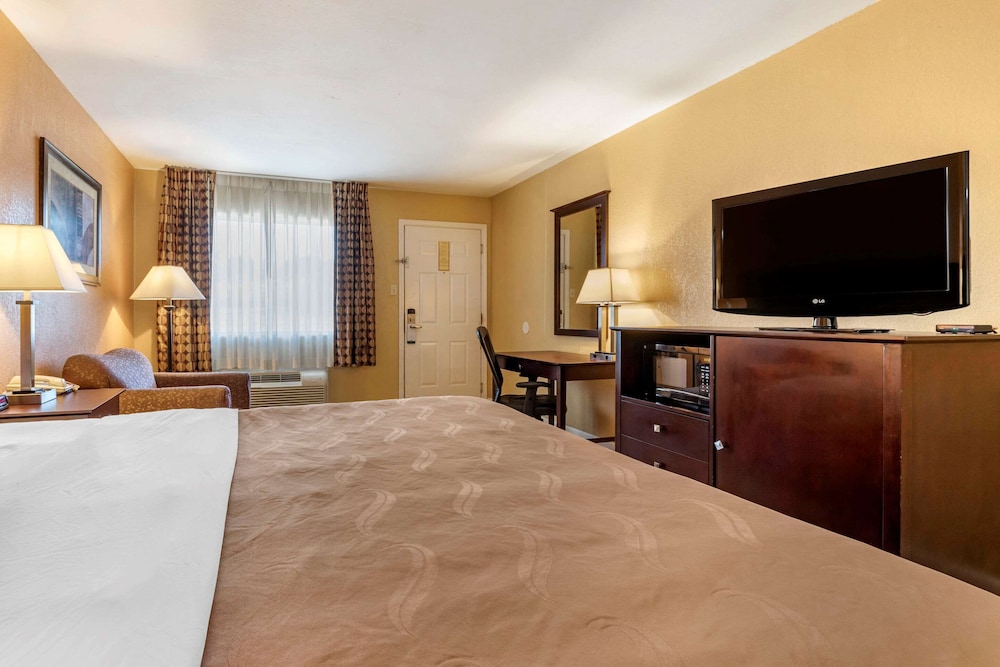 quality inn russellville i 40