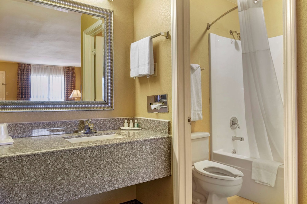 quality inn russellville i 40