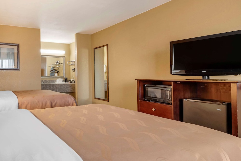 quality inn russellville i 40