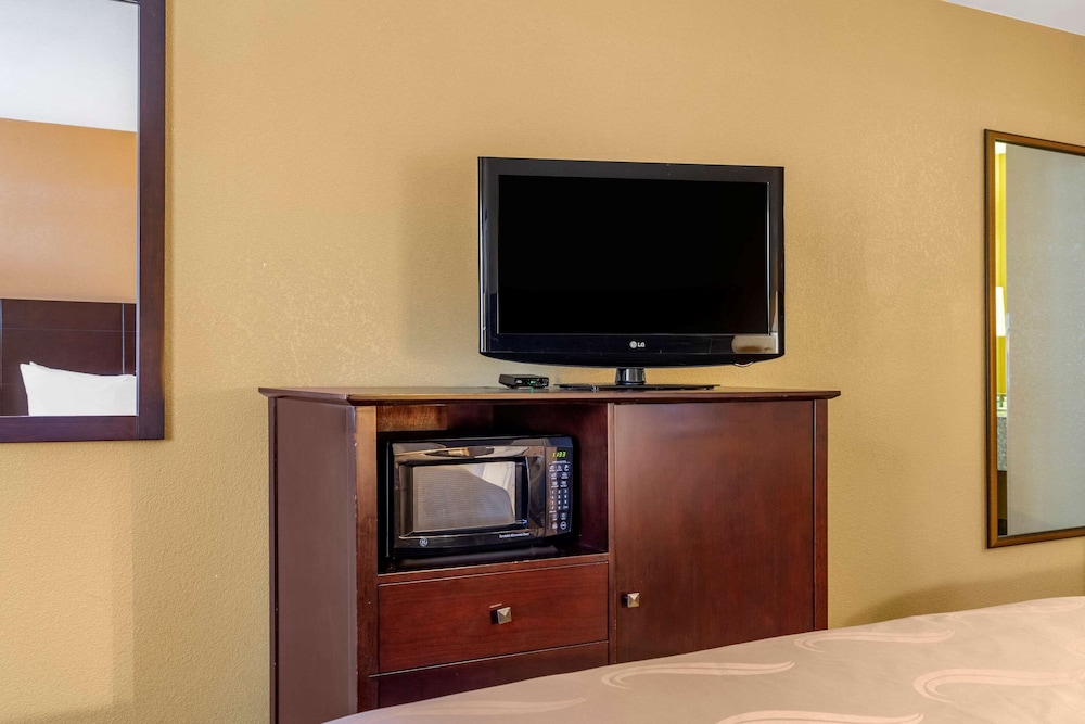 quality inn russellville i 40