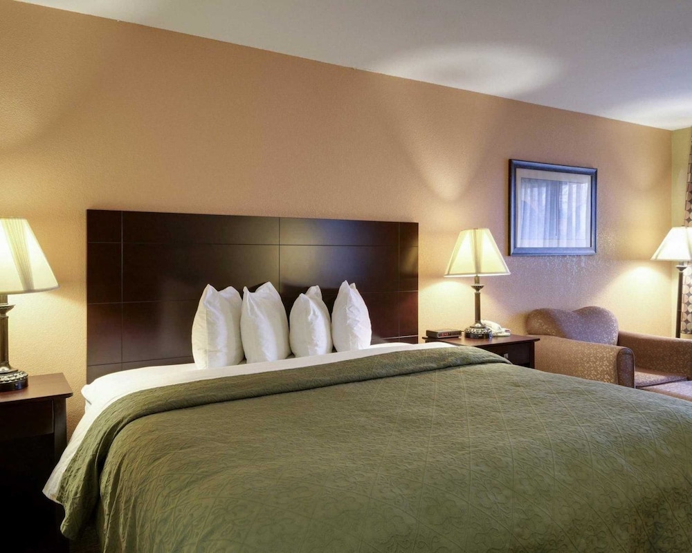 quality inn russellville i 40