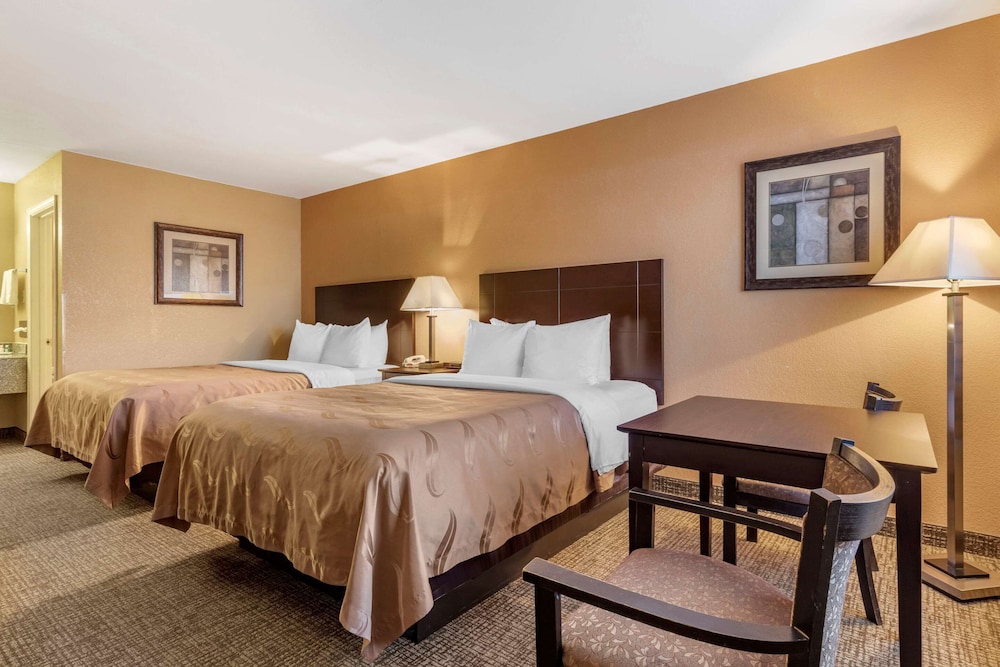 quality inn russellville i 40