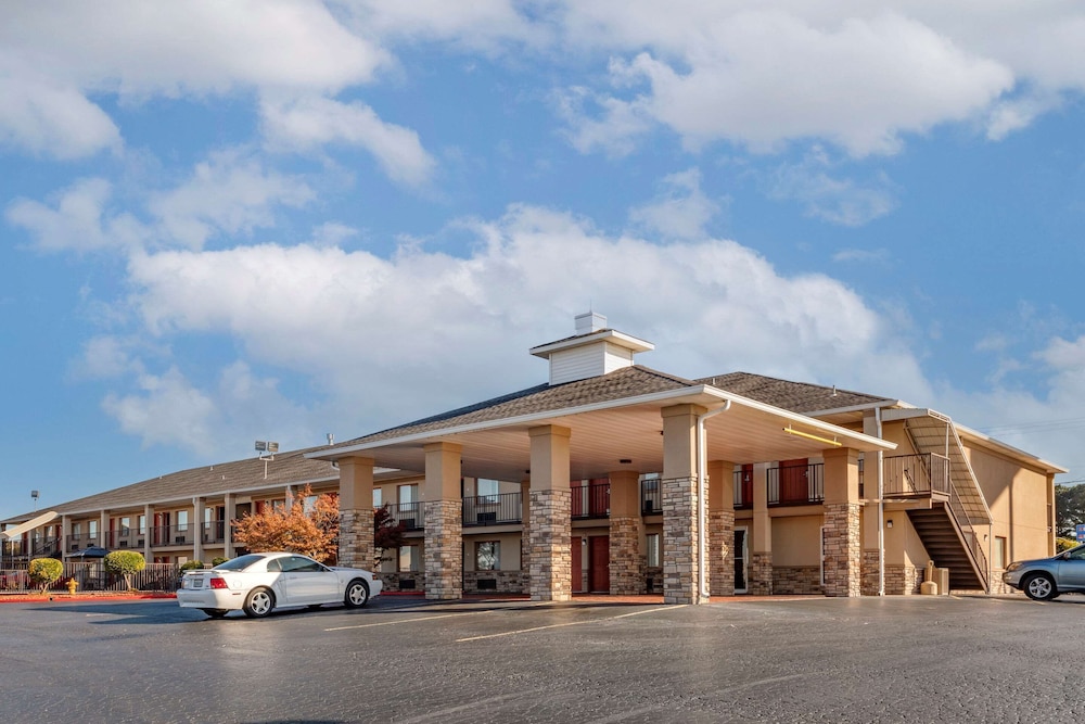 quality inn russellville i 40
