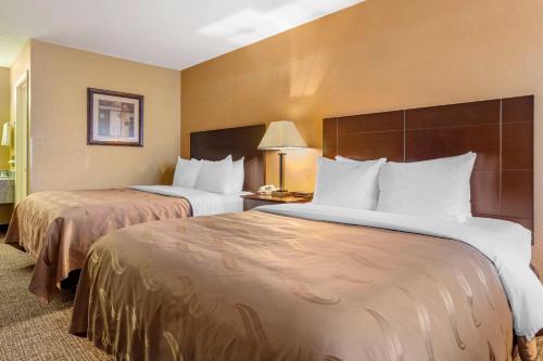 quality inn russellville i 40