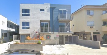 hollywood homes minutes to everything