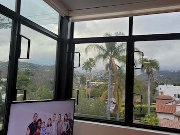 hollywood homes minutes to everything