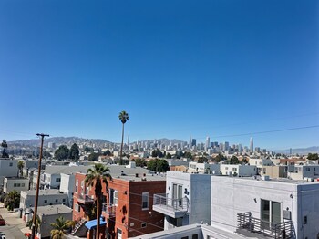 hollywood homes minutes to everything