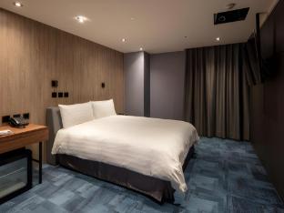 roaders plus hotel taipei station